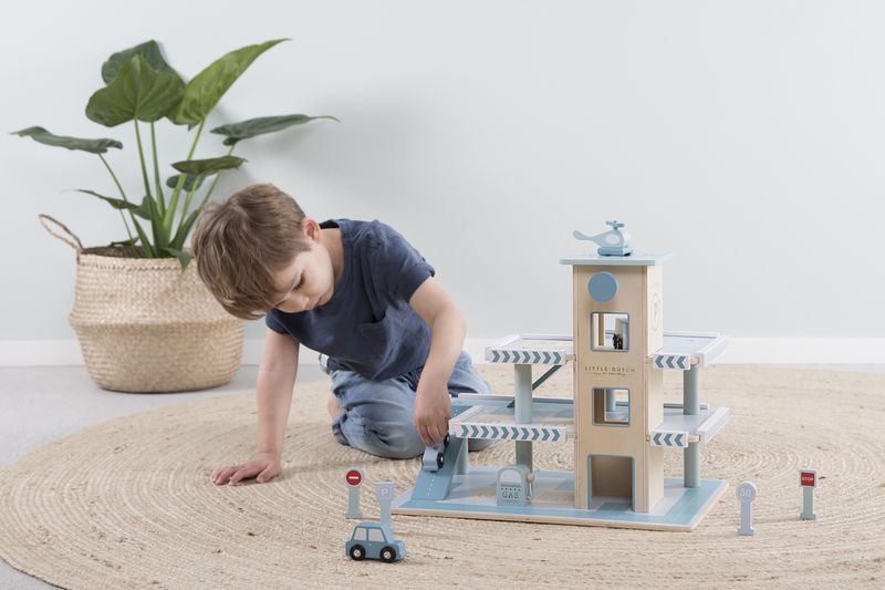 Little Dutch parkeringshus til barn i tre